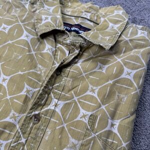 Reyn Spooner Men's Large Button Up Short Sleeve Does have Spot